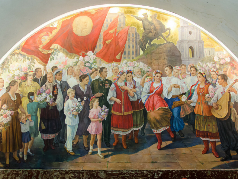 Фреска на станции метро Киевская после реставрации